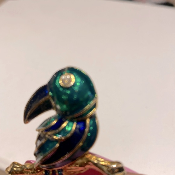 Vintage Parrot bird on branch enamel brooch - Picture 4 of 7